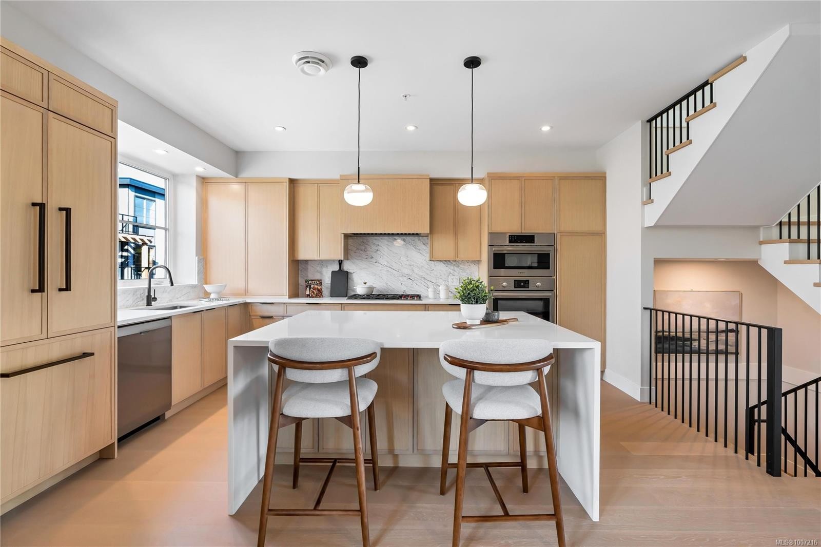 13-2590 Penrhyn St, Saanich, BC