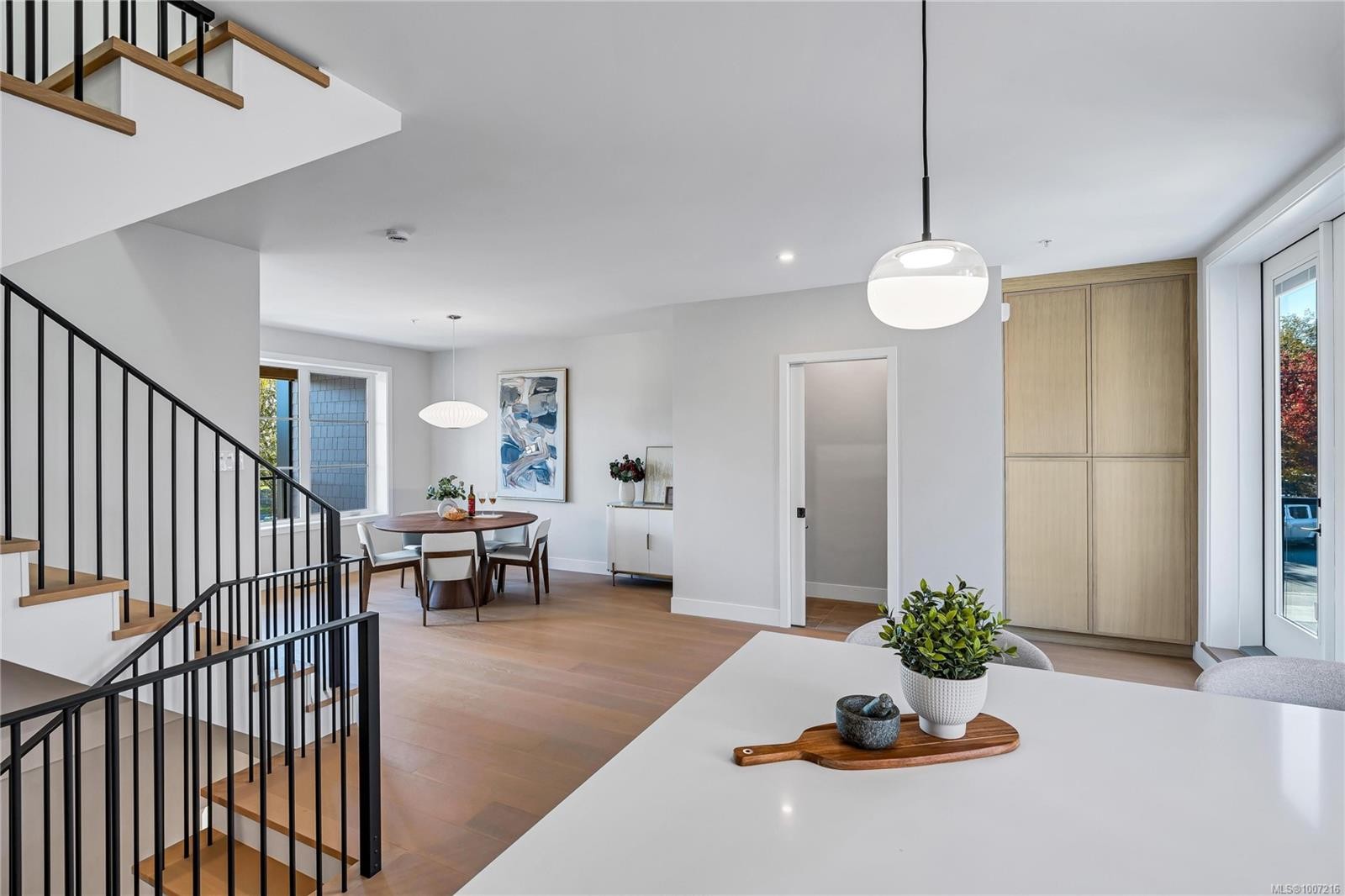 13-2590 Penrhyn St, Saanich, BC