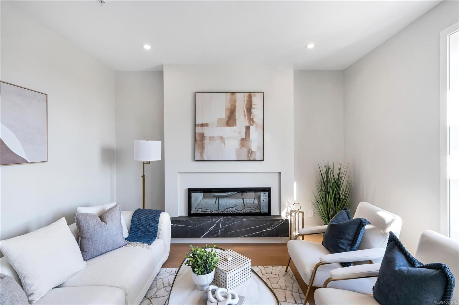 13-2590 Penrhyn St, Saanich, BC