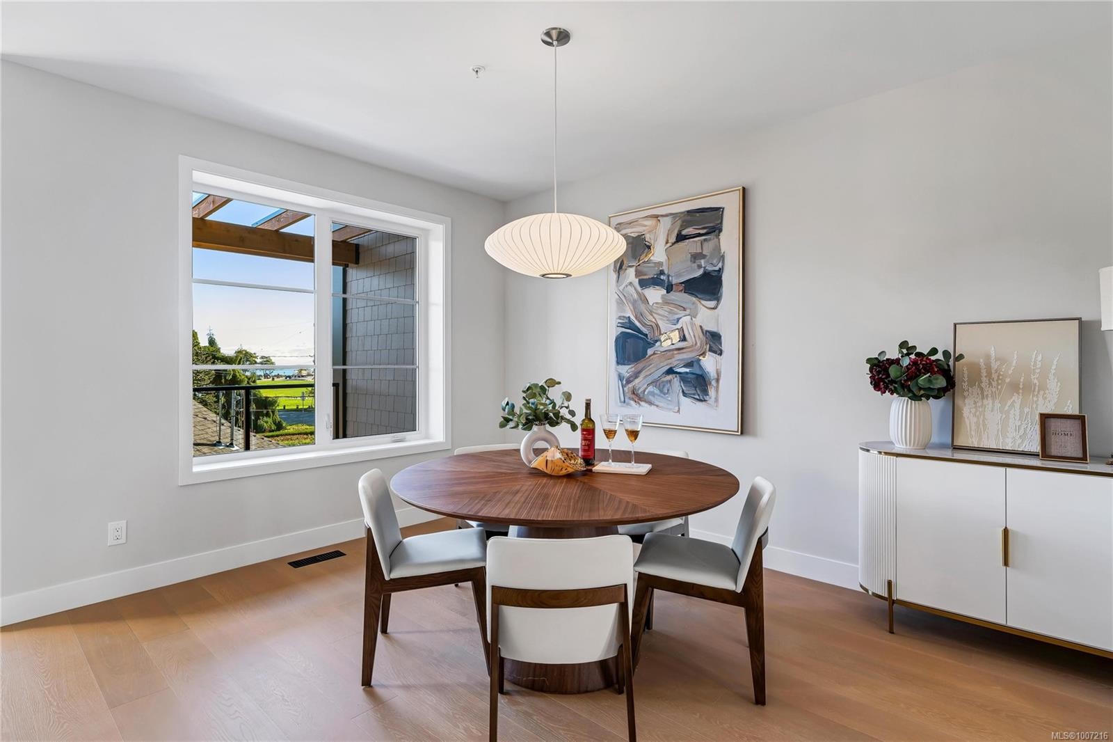 13-2590 Penrhyn St, Saanich, BC