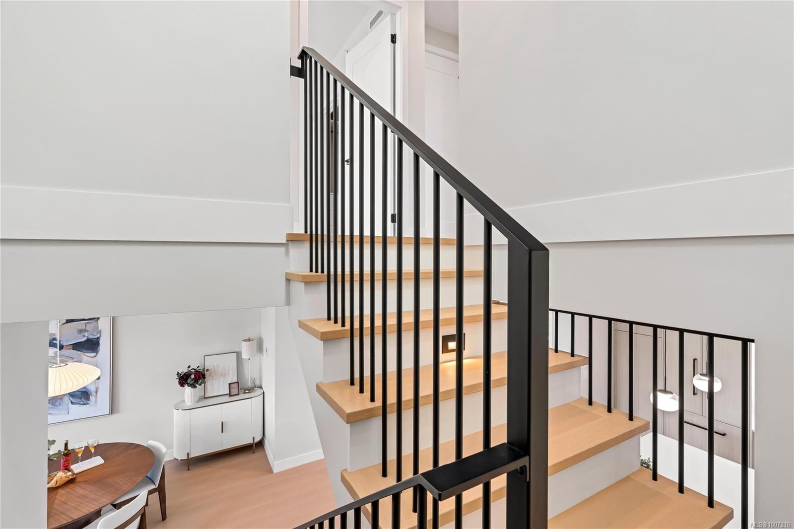 13-2590 Penrhyn St, Saanich, BC