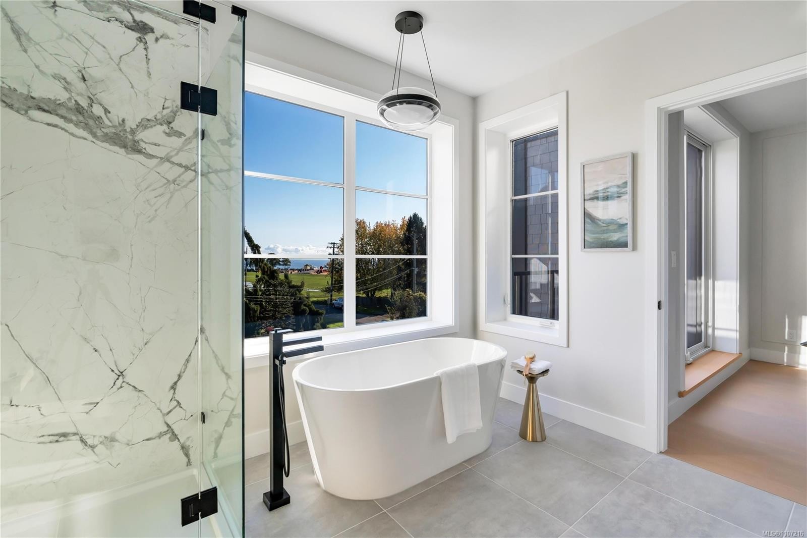 13-2590 Penrhyn St, Saanich, BC