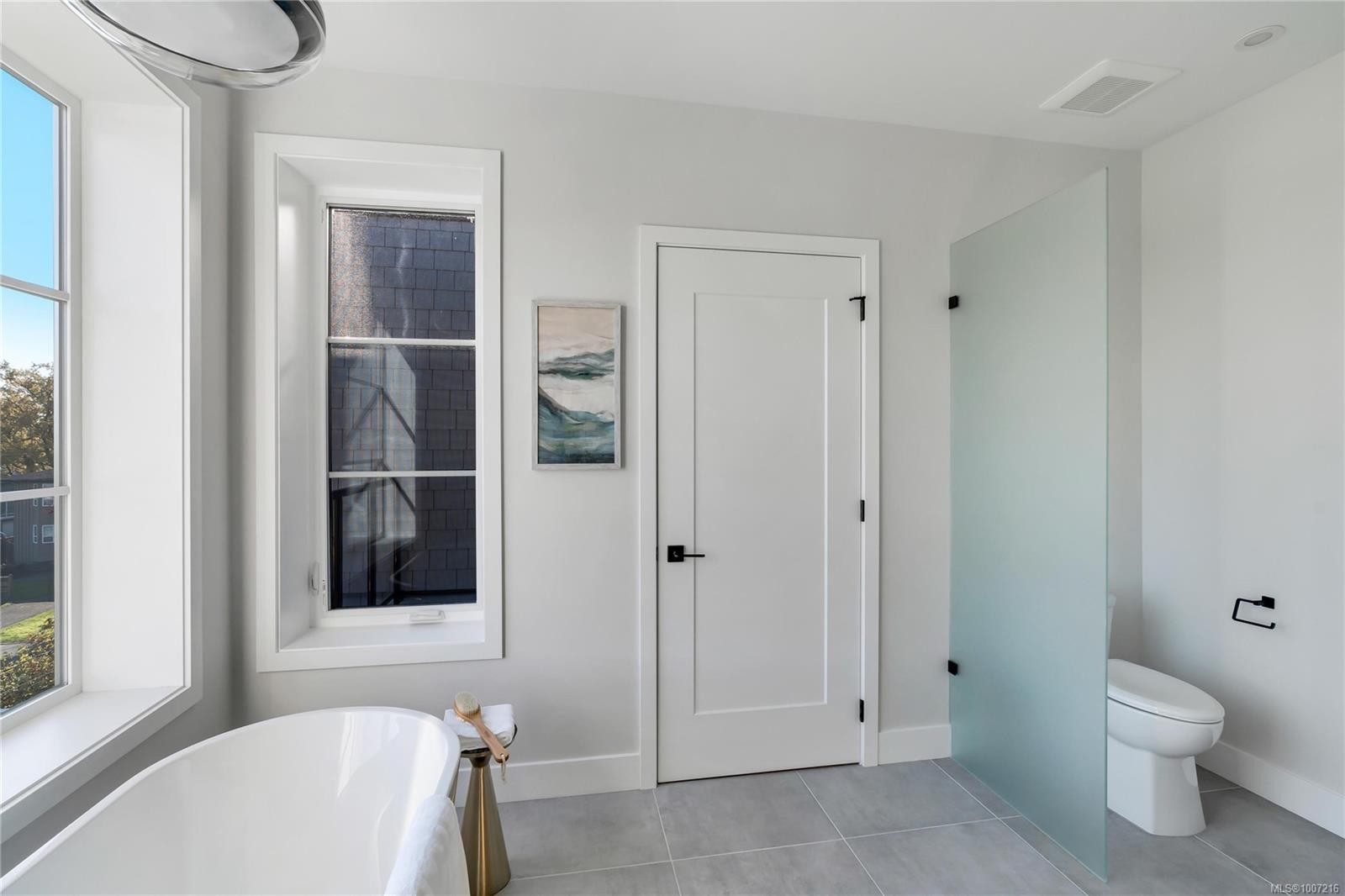 13-2590 Penrhyn St, Saanich, BC