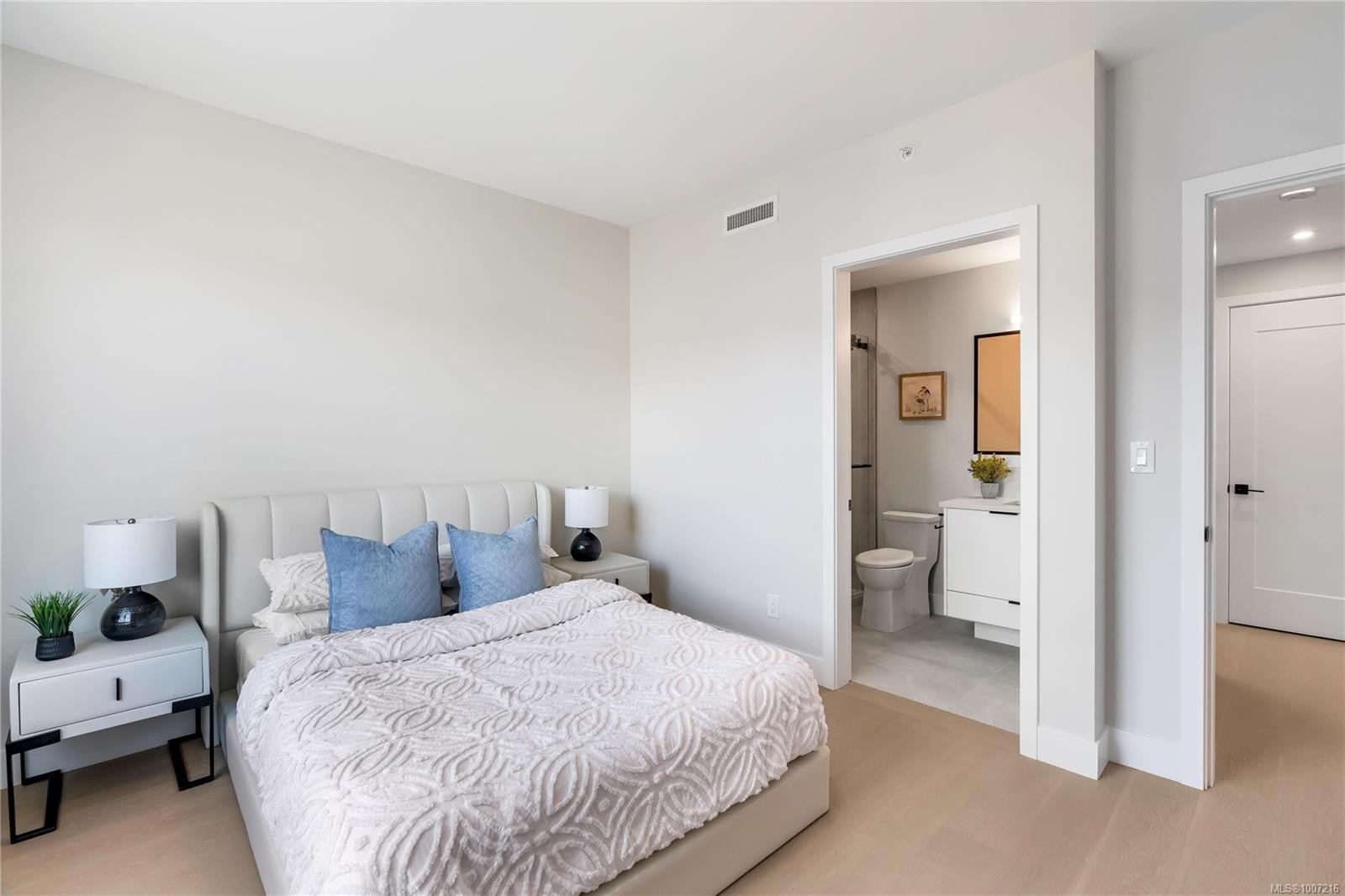 13-2590 Penrhyn St, Saanich, BC