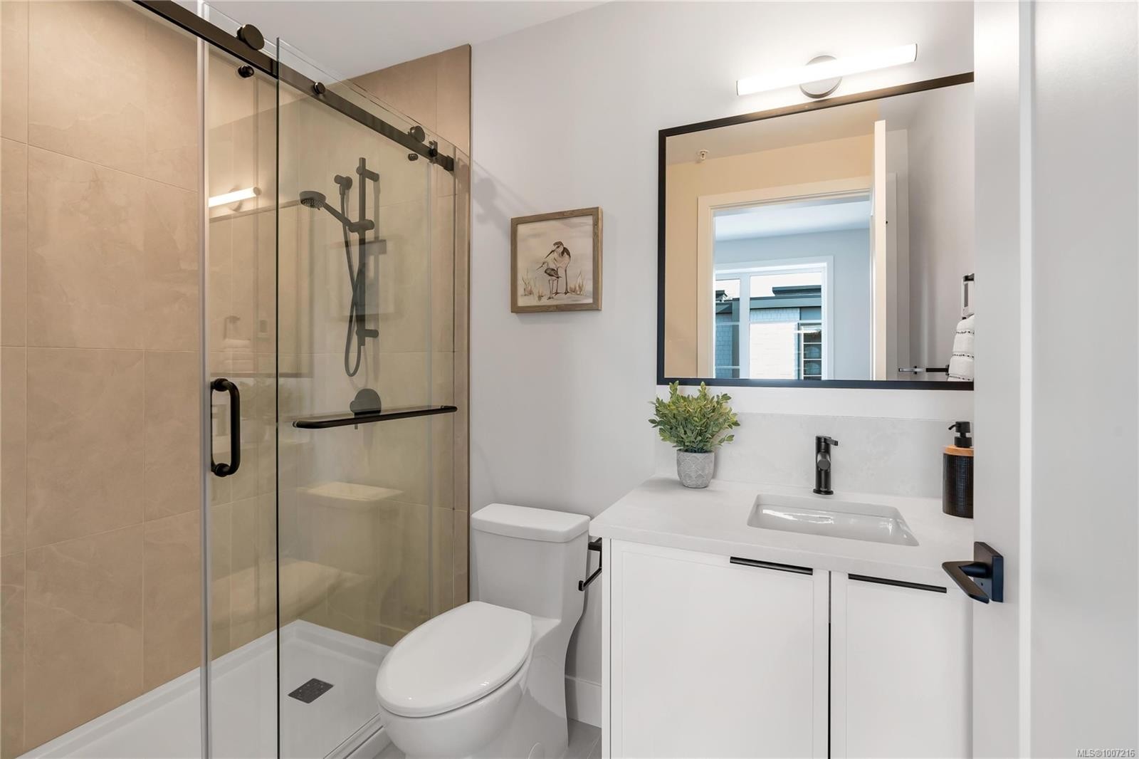 13-2590 Penrhyn St, Saanich, BC