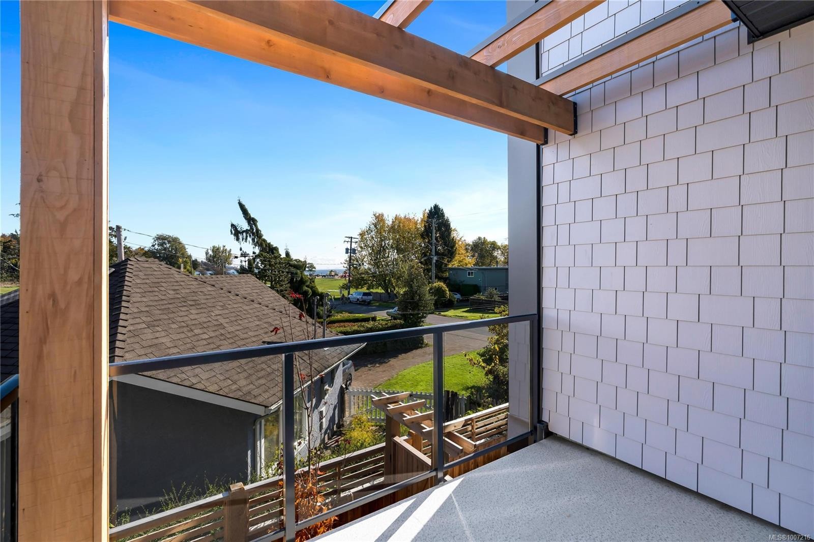 13-2590 Penrhyn St, Saanich, BC