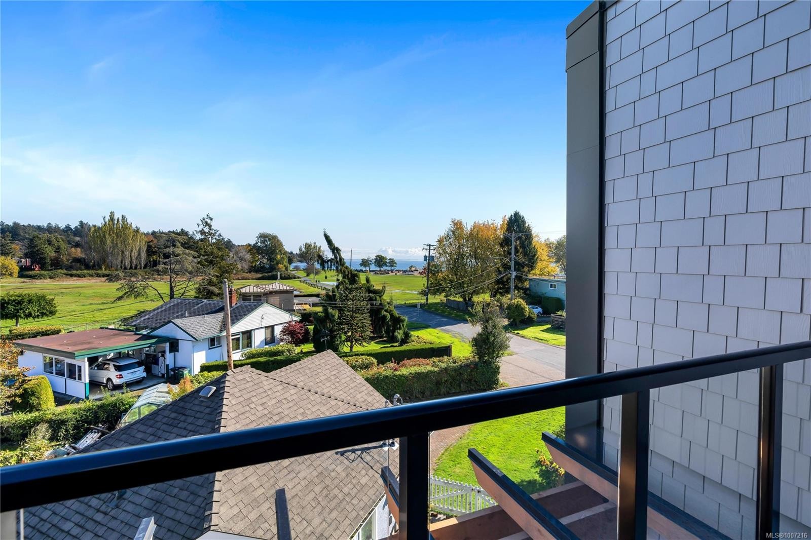13-2590 Penrhyn St, Saanich, BC