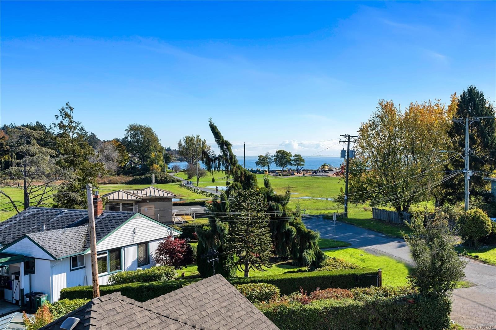 13-2590 Penrhyn St, Saanich, BC