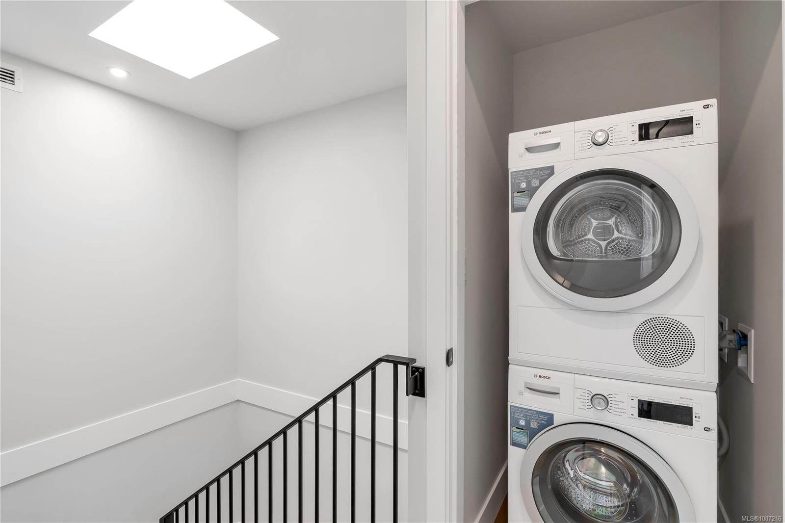 13-2590 Penrhyn St, Saanich, BC