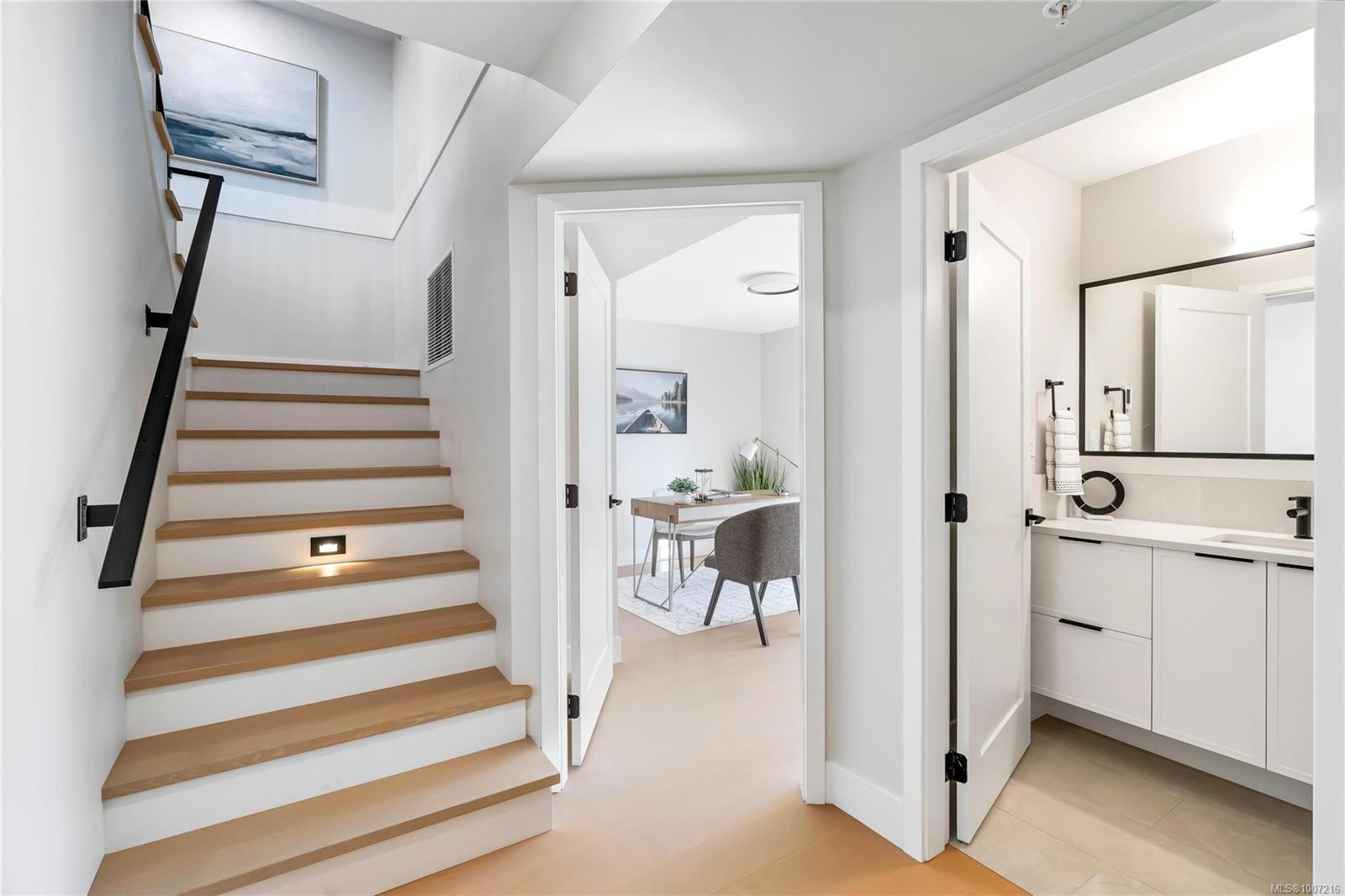 13-2590 Penrhyn St, Saanich, BC