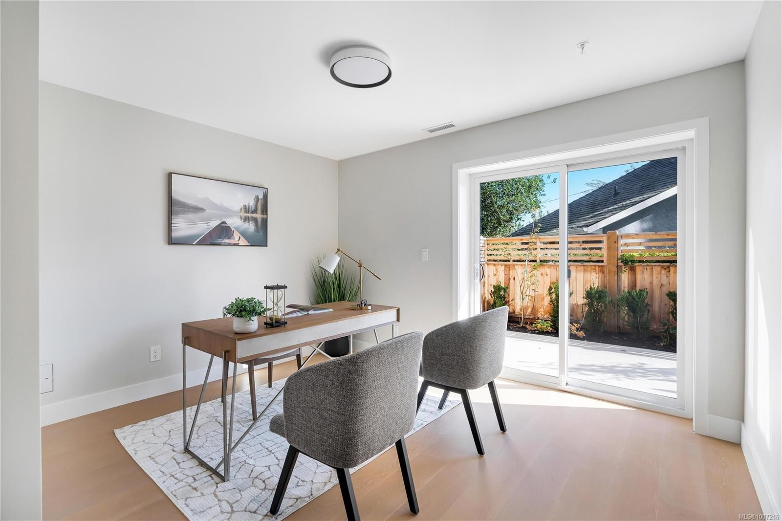 13-2590 Penrhyn St, Saanich, BC