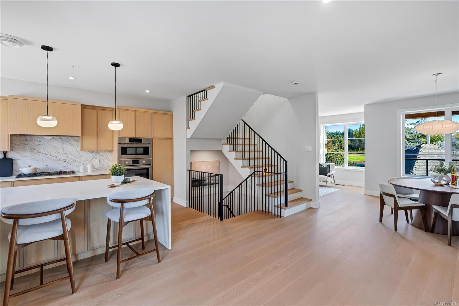 13-2590 Penrhyn St, Saanich, BC