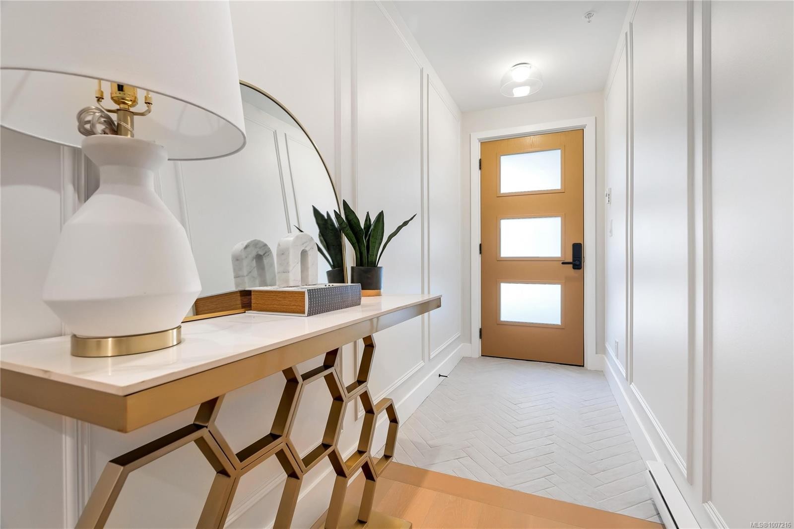 13-2590 Penrhyn St, Saanich, BC