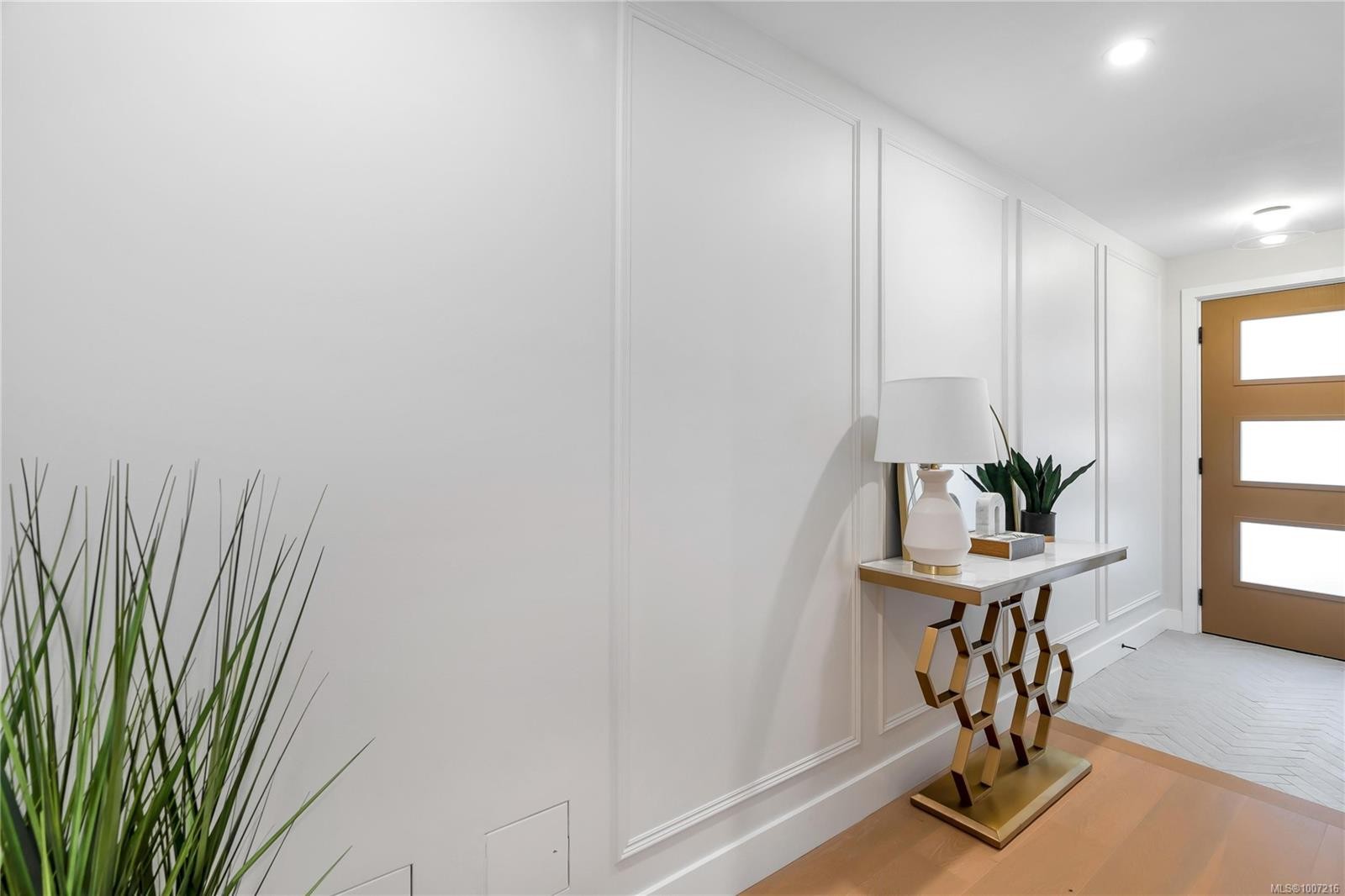 13-2590 Penrhyn St, Saanich, BC