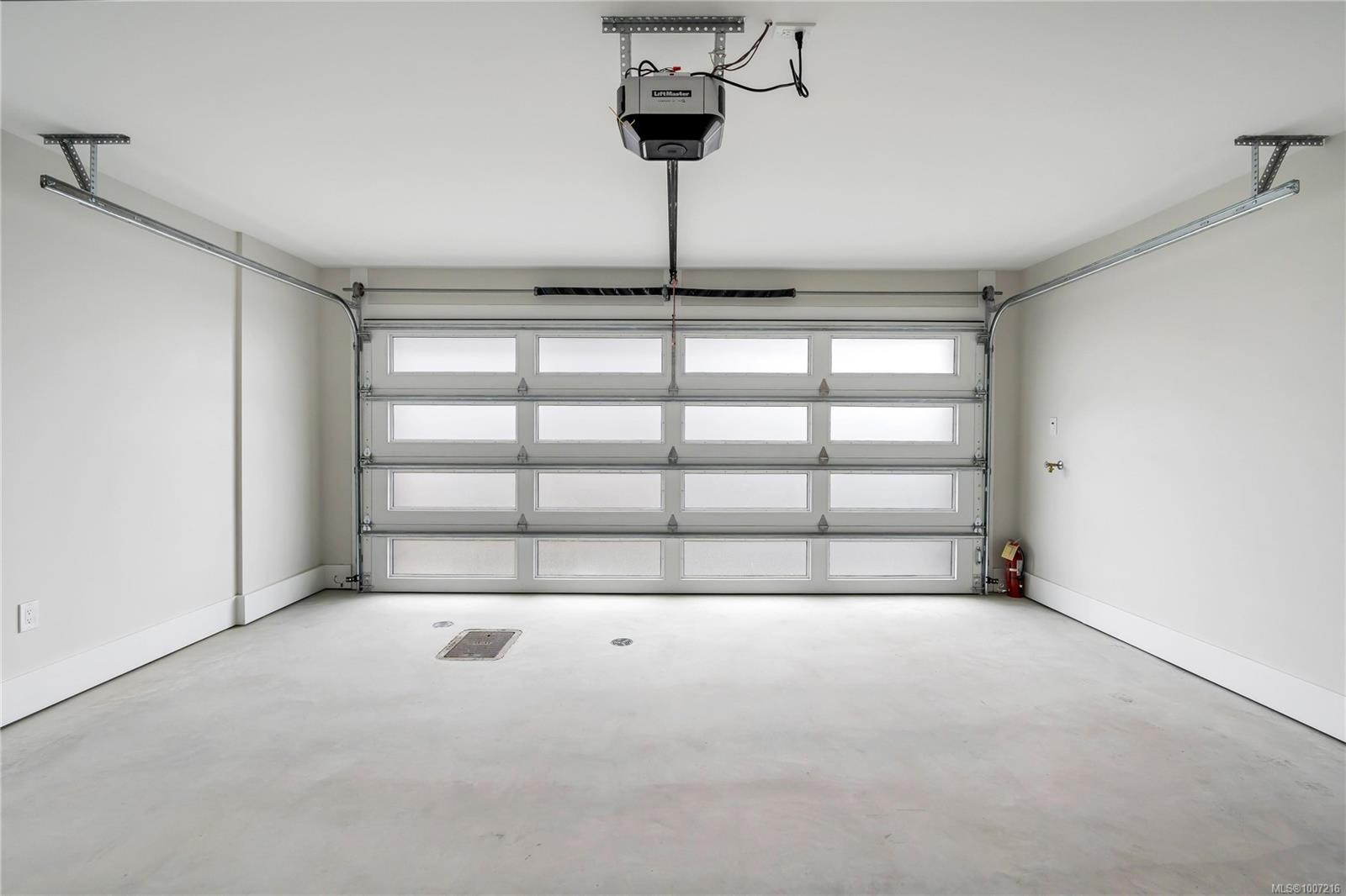 13-2590 Penrhyn St, Saanich, BC