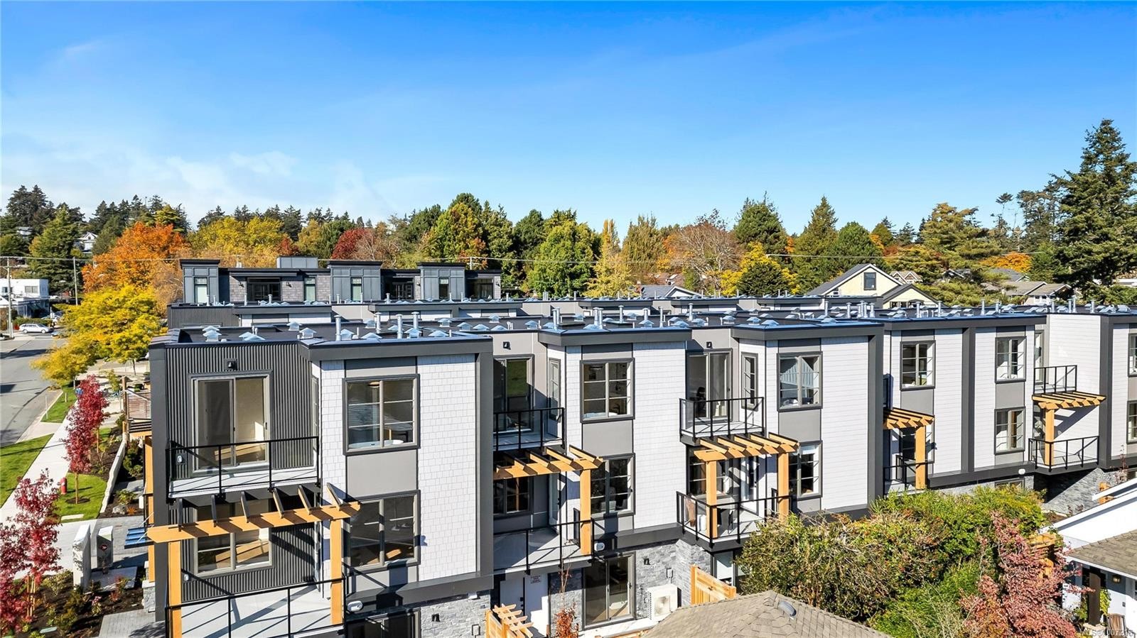 13-2590 Penrhyn St, Saanich, BC