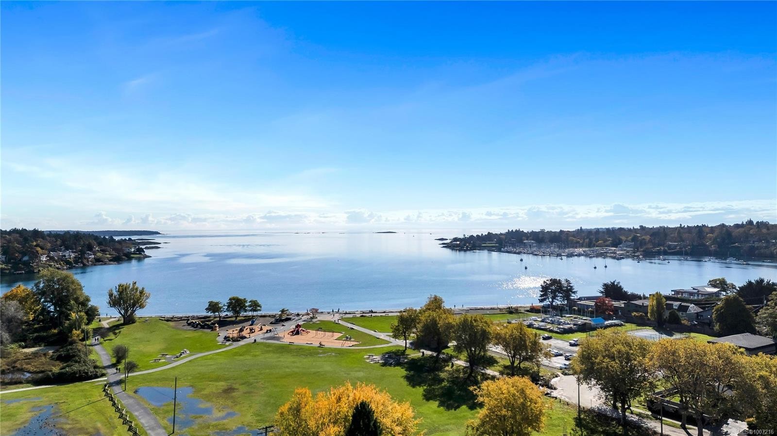 13-2590 Penrhyn St, Saanich, BC