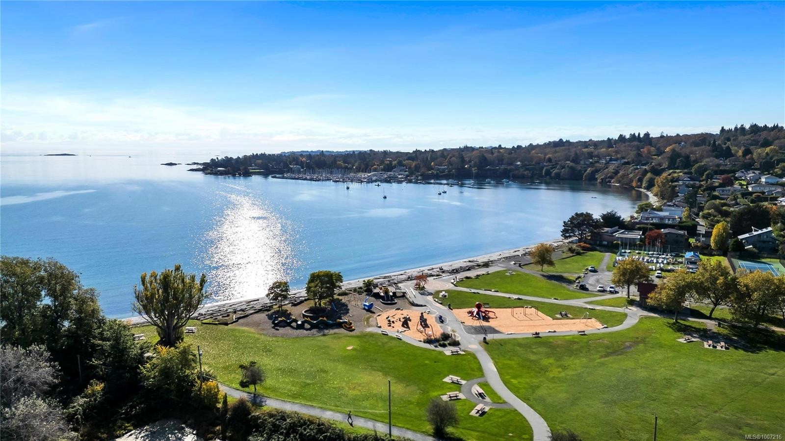 13-2590 Penrhyn St, Saanich, BC