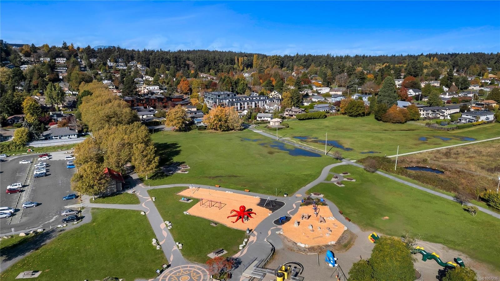 13-2590 Penrhyn St, Saanich, BC