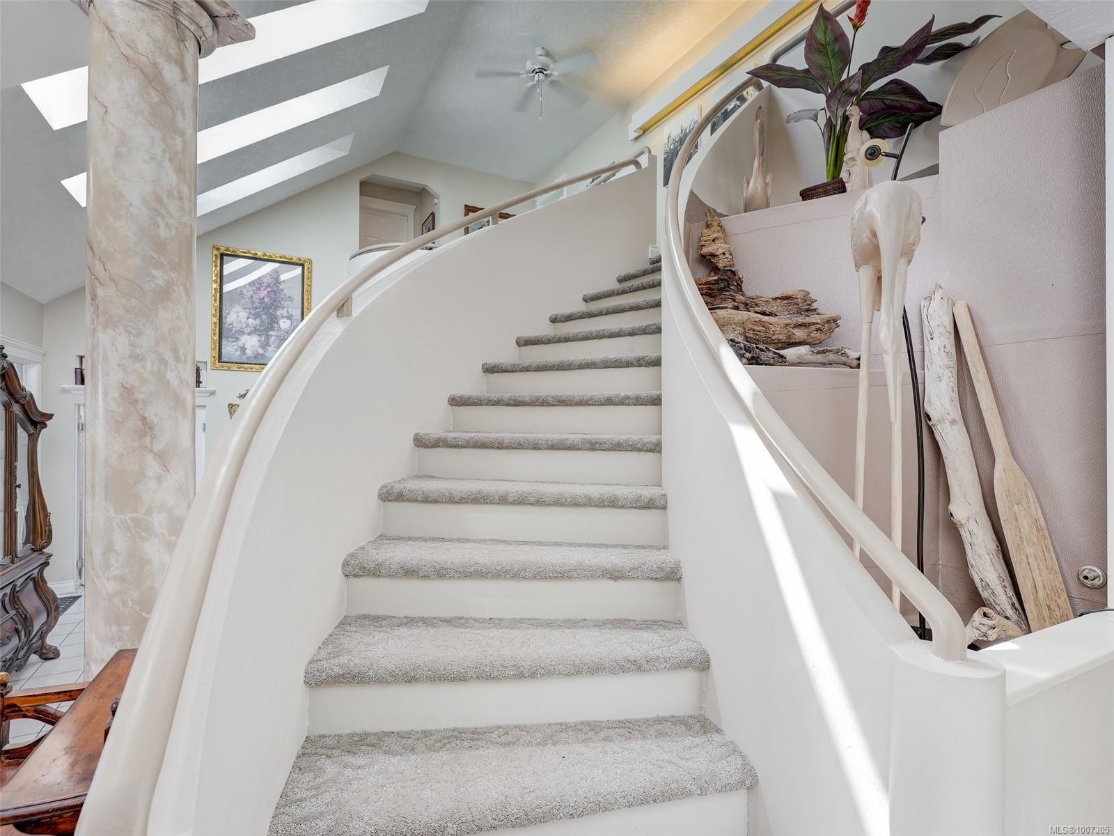 8626 Lochside Dr, North Saanich, BC