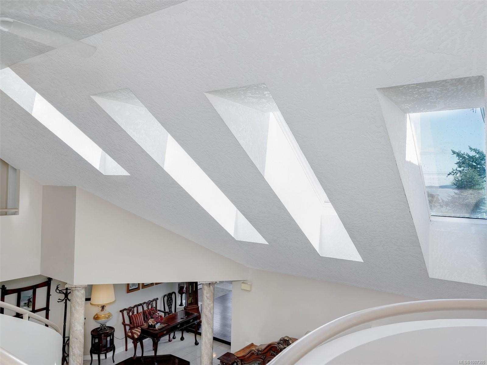 8626 Lochside Dr, North Saanich, BC