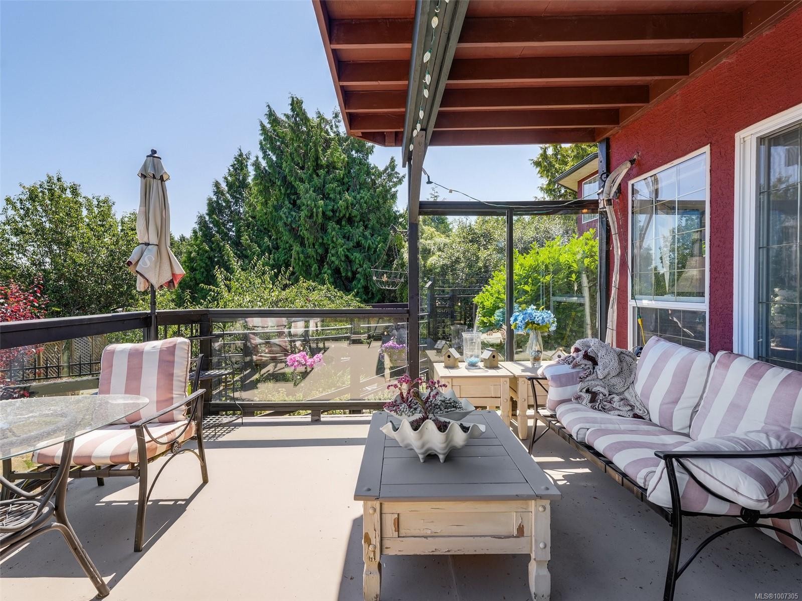 8626 Lochside Dr, North Saanich, BC