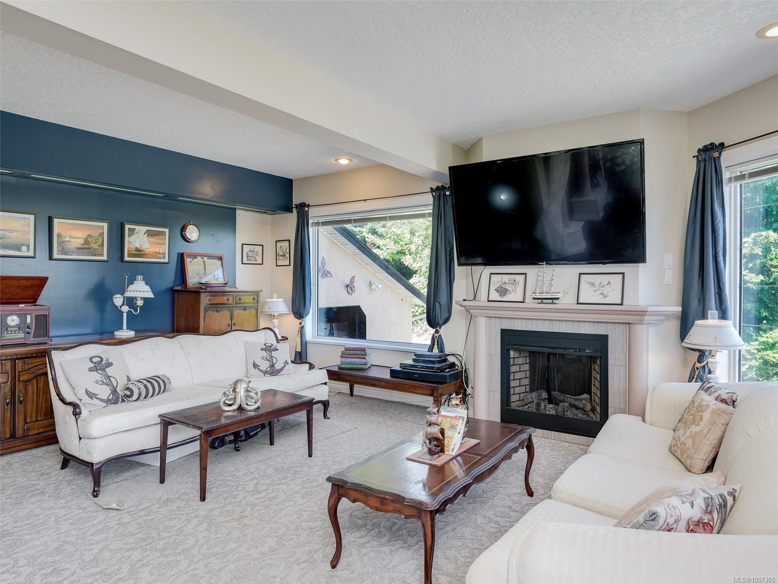 8626 Lochside Dr, North Saanich, BC