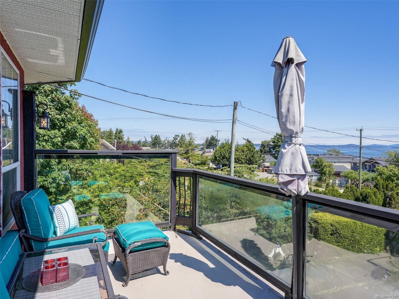 8626 Lochside Dr, North Saanich, BC