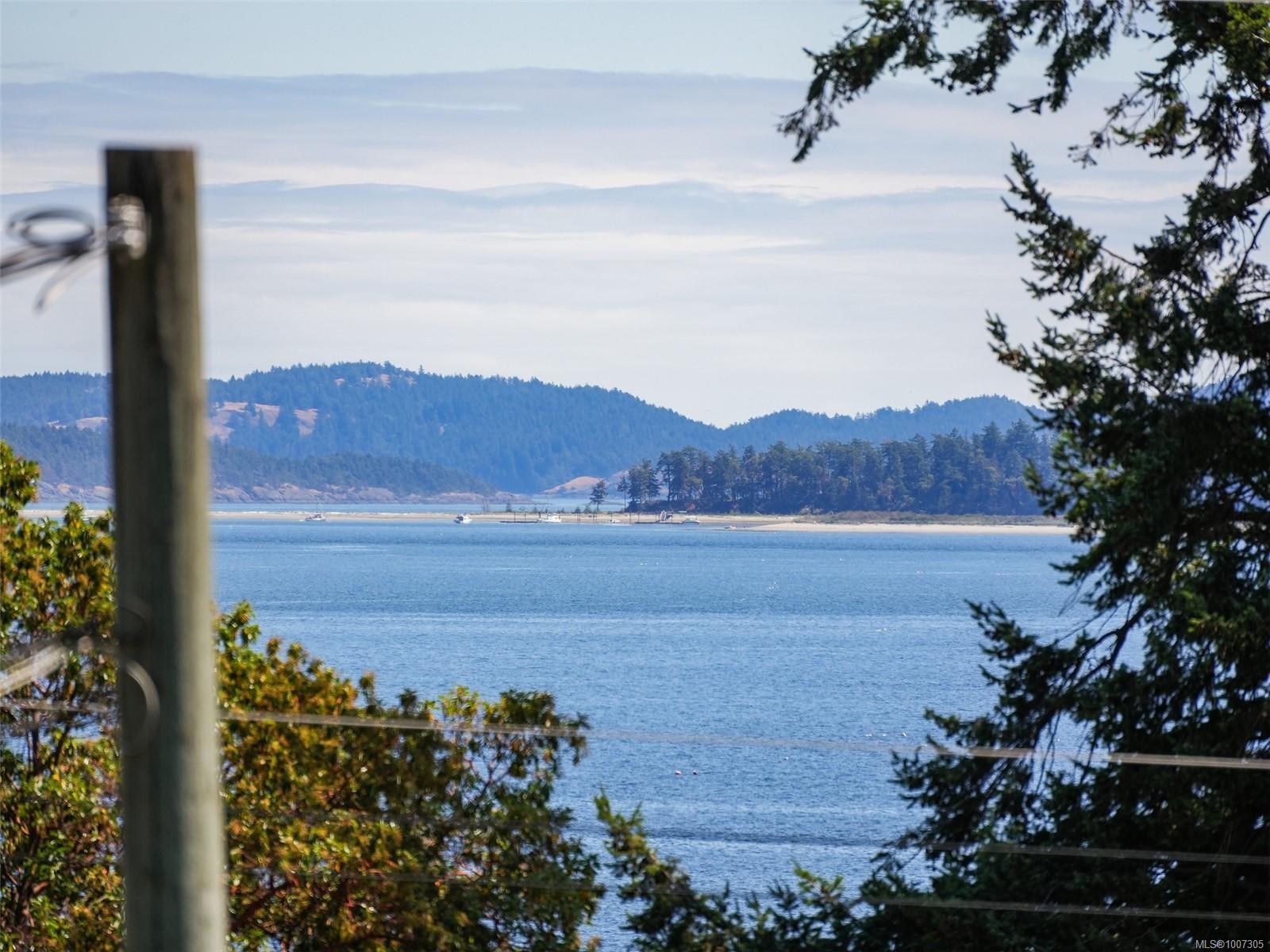 8626 Lochside Dr, North Saanich, BC