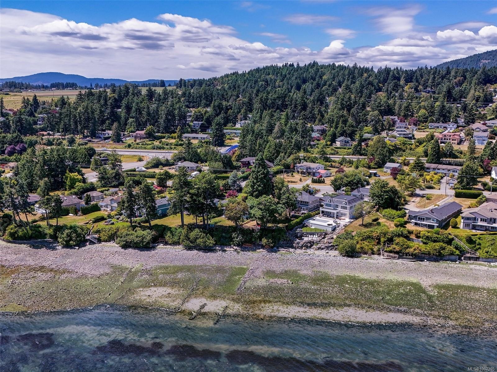 8626 Lochside Dr, North Saanich, BC