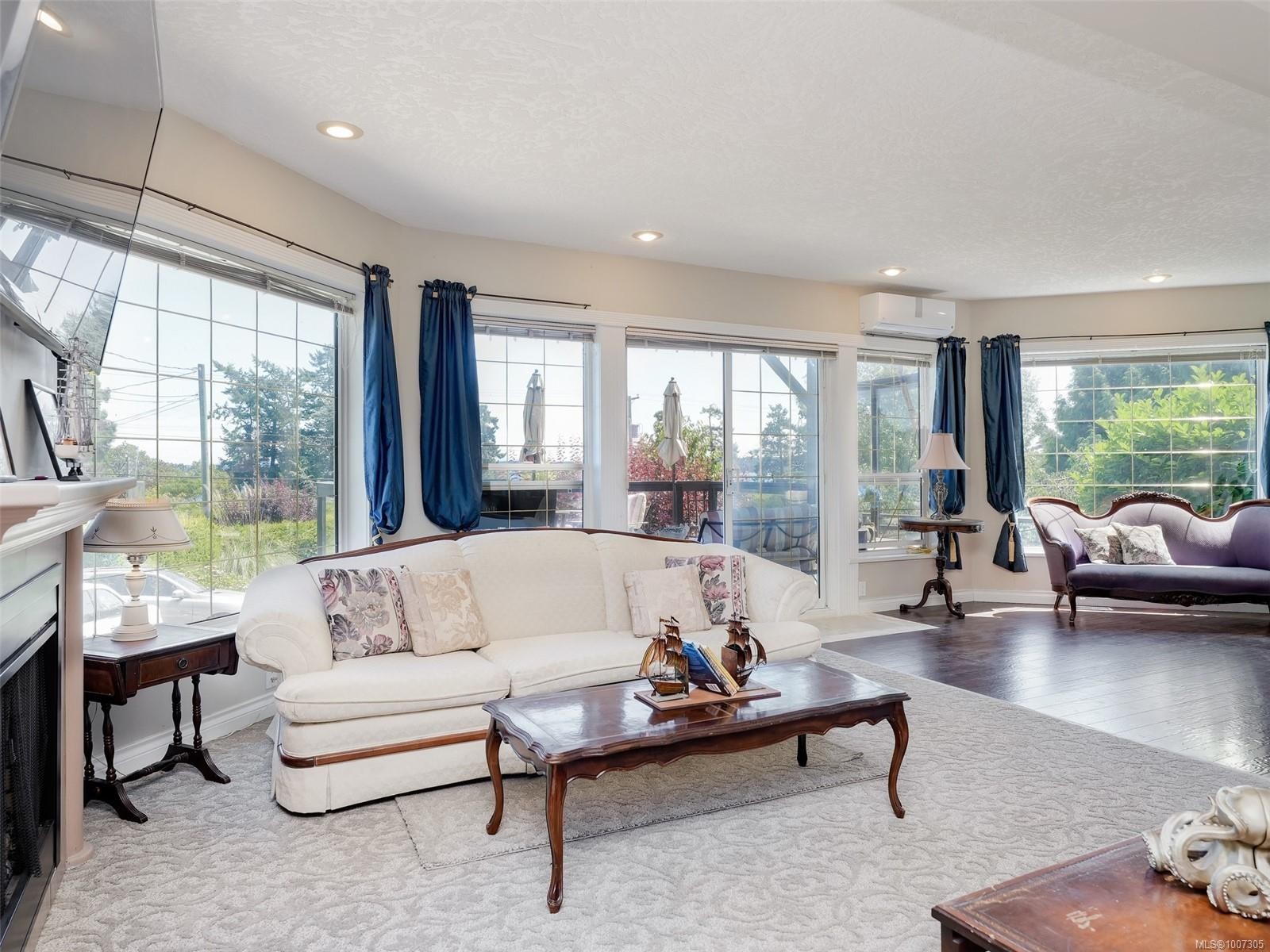 8626 Lochside Dr, North Saanich, BC