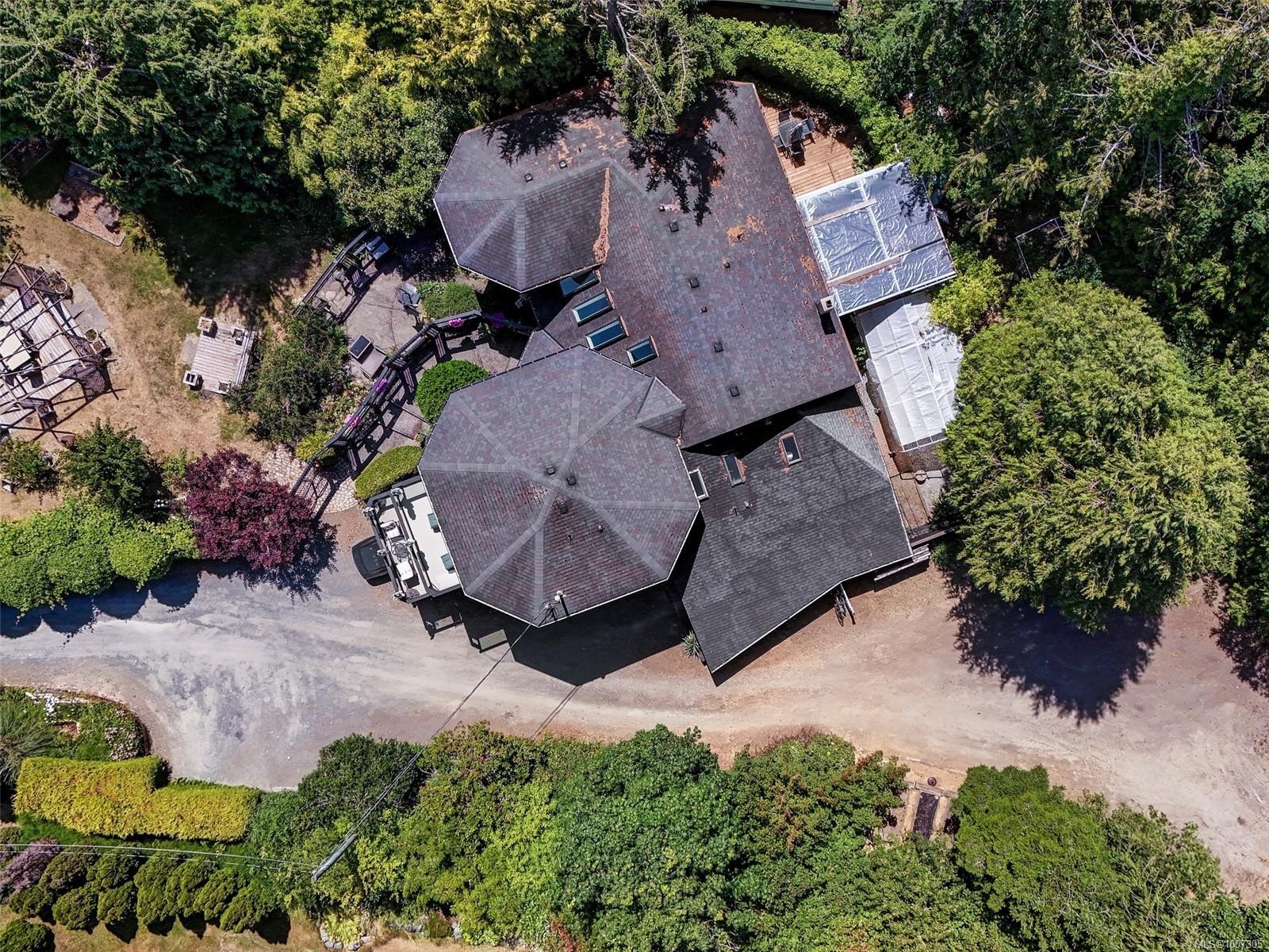 8626 Lochside Dr, North Saanich, BC