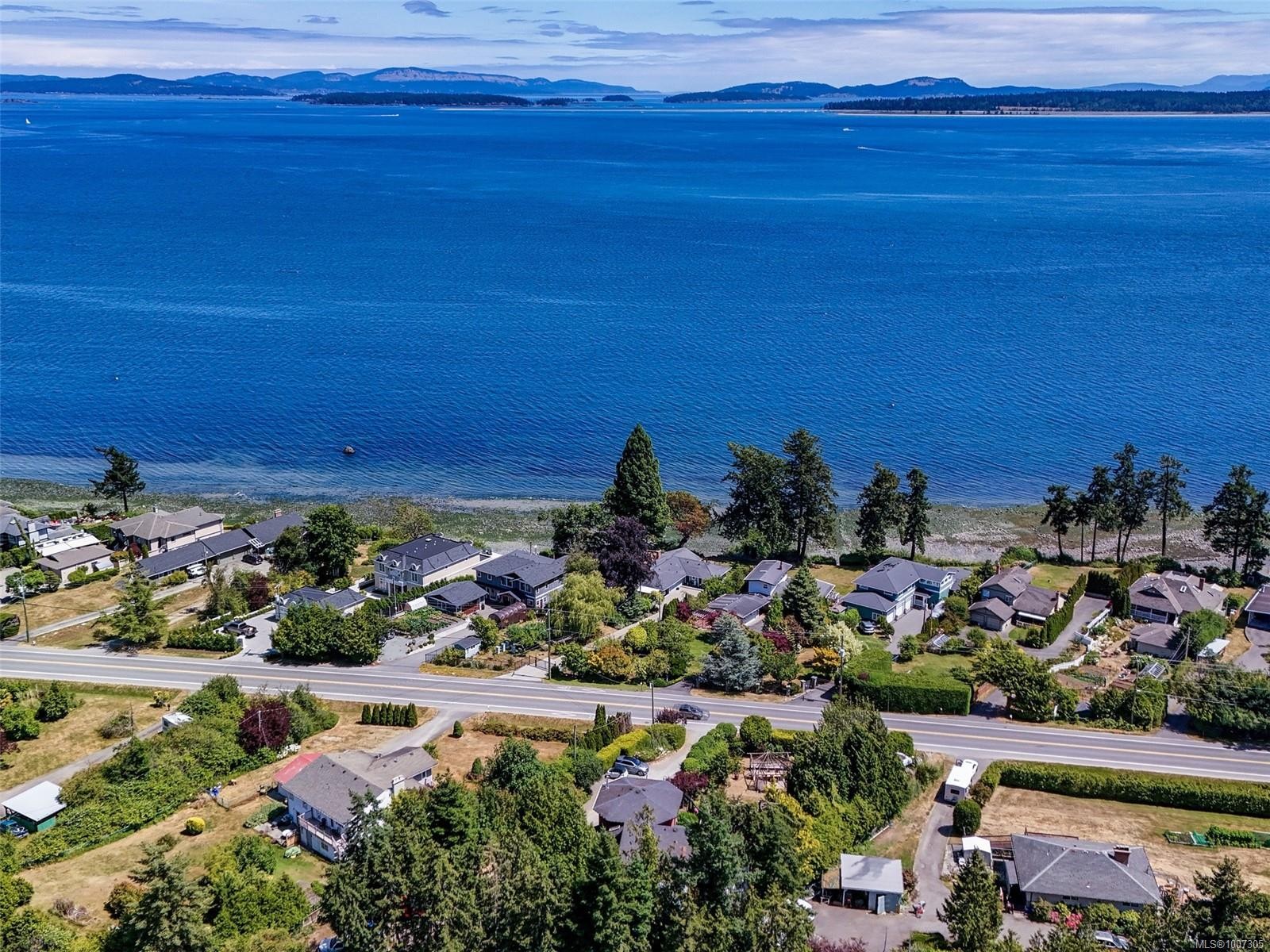 8626 Lochside Dr, North Saanich, BC