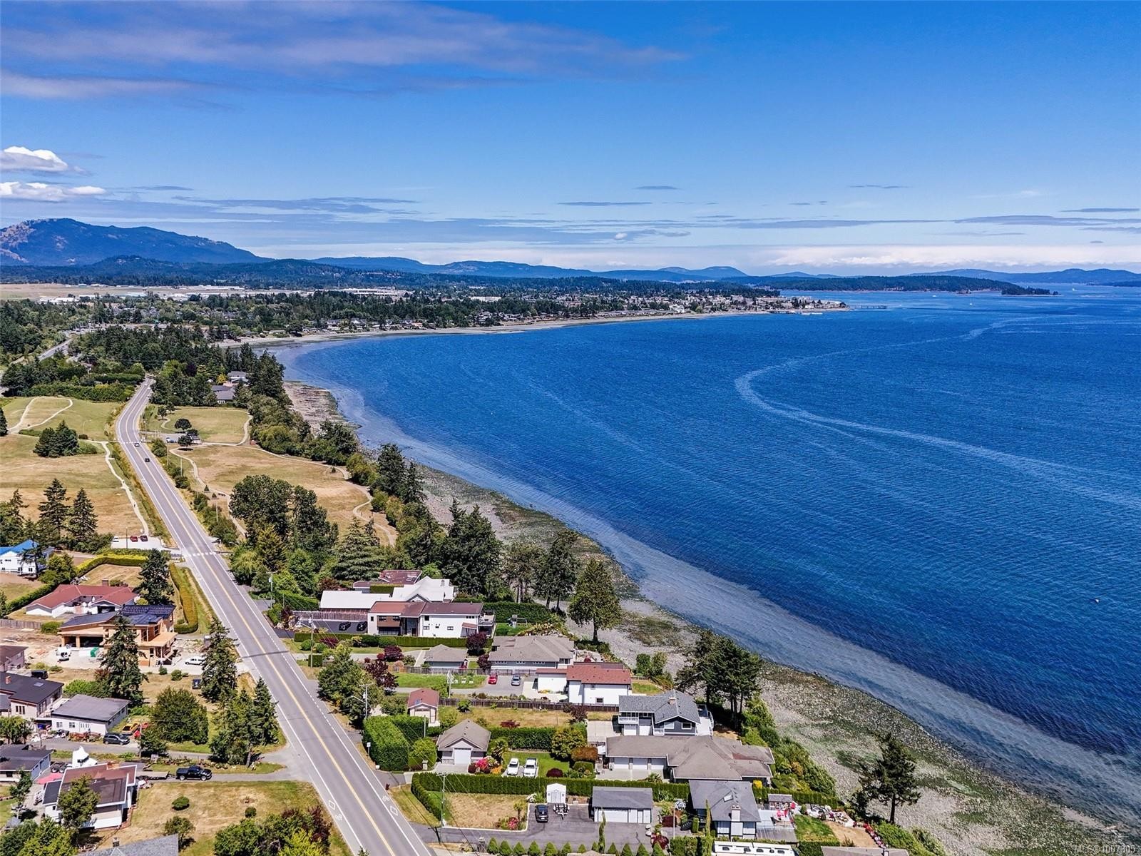 8626 Lochside Dr, North Saanich, BC