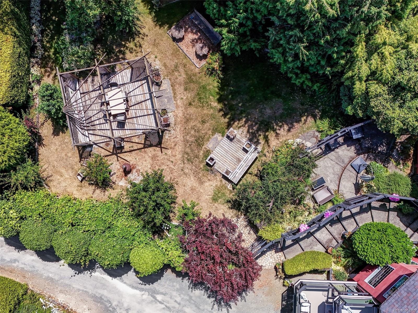 8626 Lochside Dr, North Saanich, BC