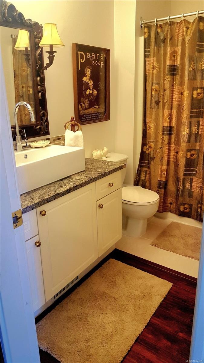 8626 Lochside Dr, North Saanich, BC