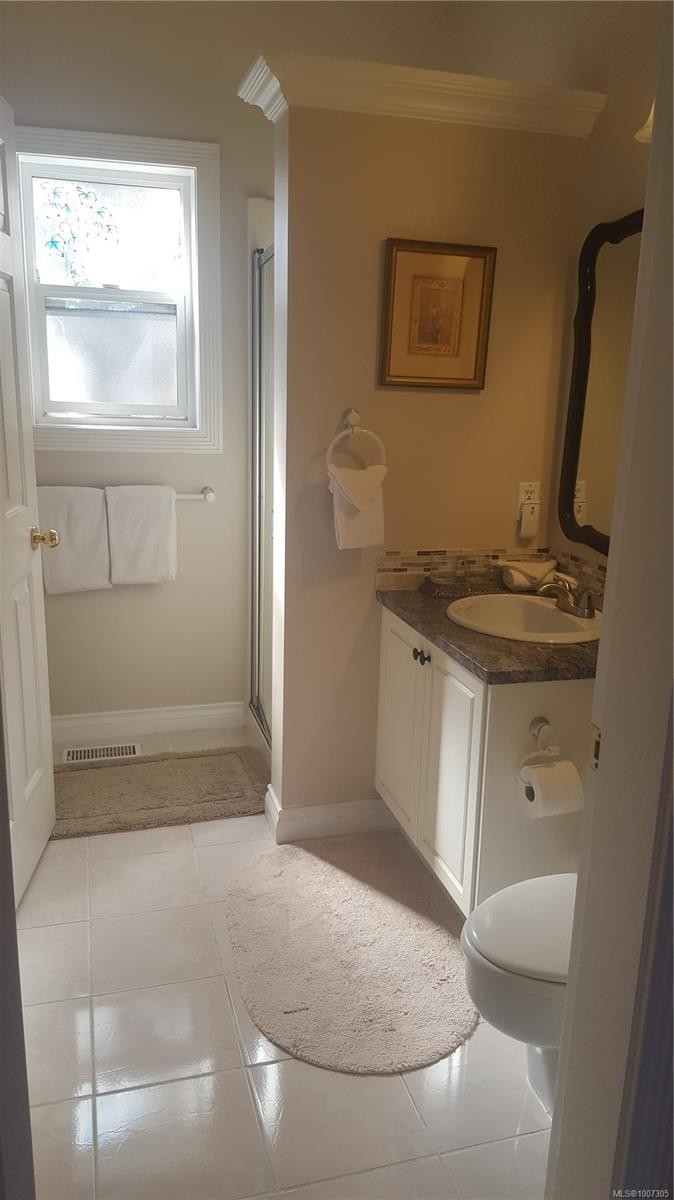 8626 Lochside Dr, North Saanich, BC