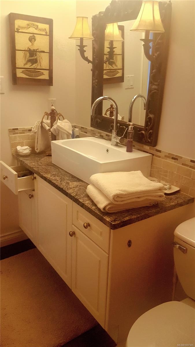 8626 Lochside Dr, North Saanich, BC