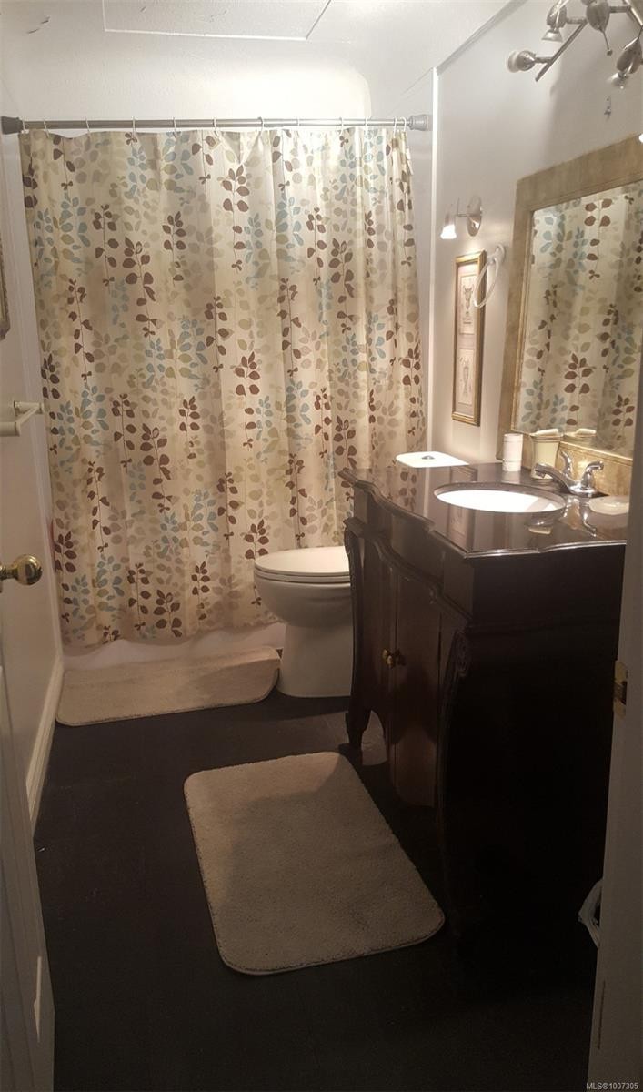 8626 Lochside Dr, North Saanich, BC