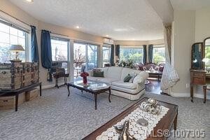 8626 Lochside Dr, North Saanich, BC