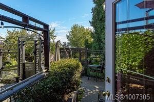 8626 Lochside Dr, North Saanich, BC