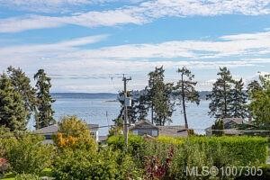 8626 Lochside Dr, North Saanich, BC
