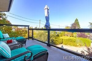 8626 Lochside Dr, North Saanich, BC