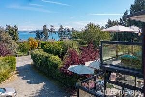 8626 Lochside Dr, North Saanich, BC
