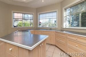 8626 Lochside Dr, North Saanich, BC