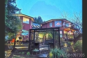 8626 Lochside Dr, North Saanich, BC