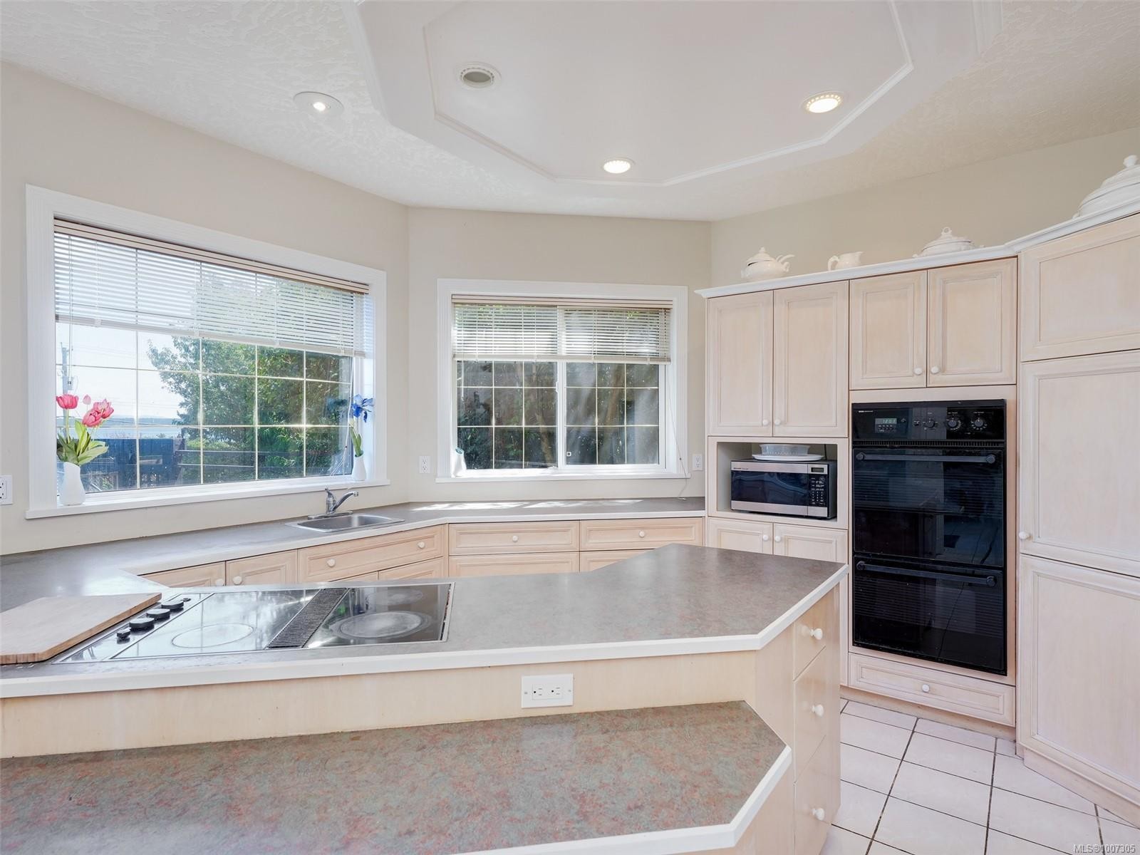 8626 Lochside Dr, North Saanich, BC