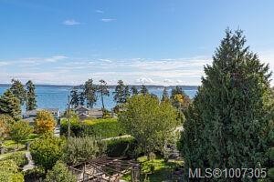 8626 Lochside Dr, North Saanich, BC