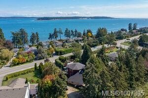 8626 Lochside Dr, North Saanich, BC