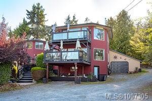 8626 Lochside Dr, North Saanich, BC